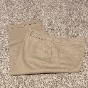 Gloria Vanderbilt tan capris Trousers